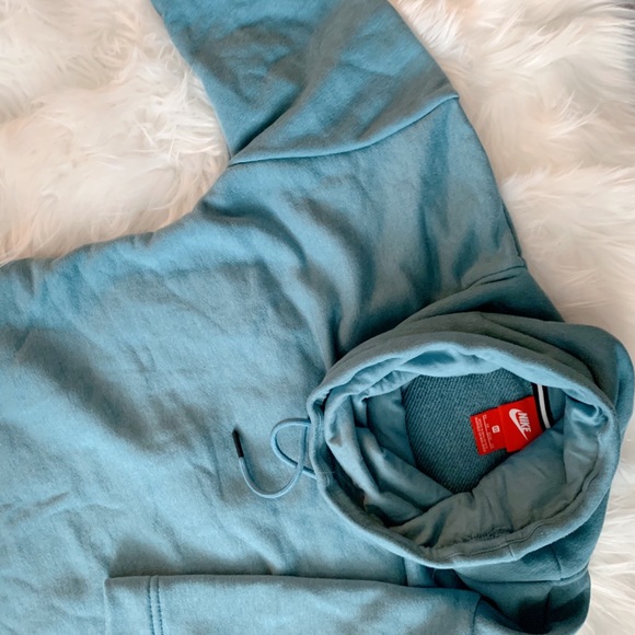 worn nike short sleeve turquoise/blue sweater - Picture 2 of 3